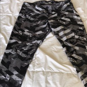 Old Navy Gray Camo Workout Pants